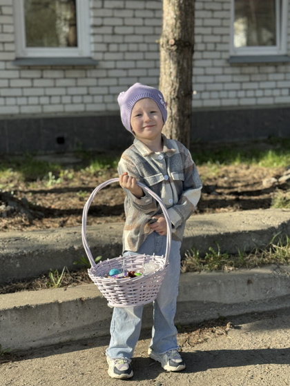 С праздником, девочки)