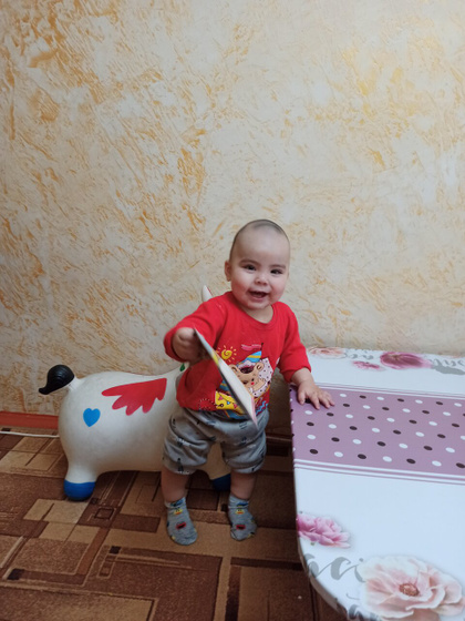Ноги О-образные.