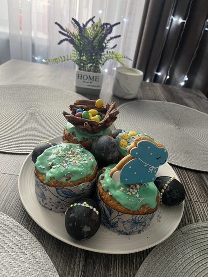 С праздником светлой Пасхи)