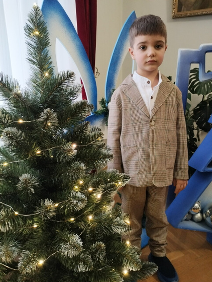 Пережили ещё один утренник,театр точнее)