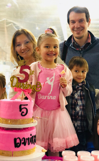День рождения Дариночки . 5 летие - на катке в мае