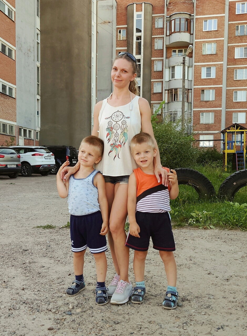 Двойняшкам 4,2. Сначала про Диму