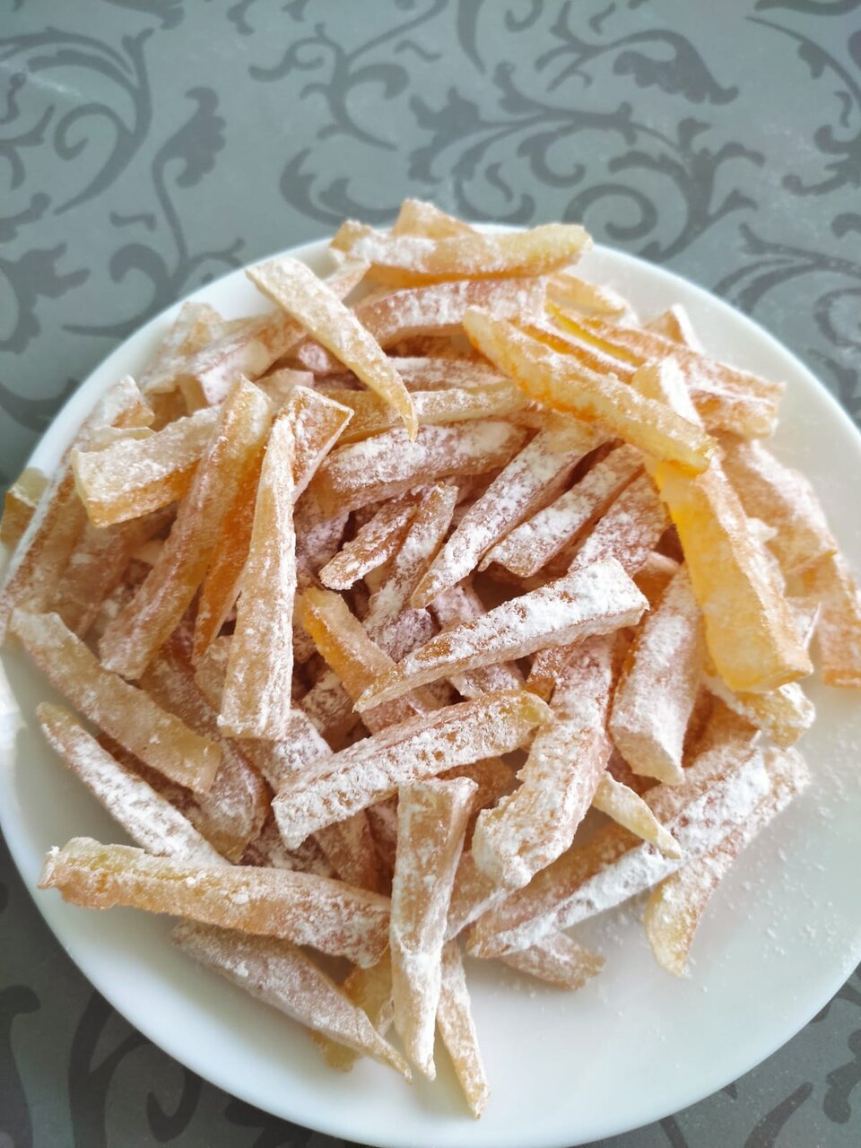 Цукаты из апельсиновых корочек.