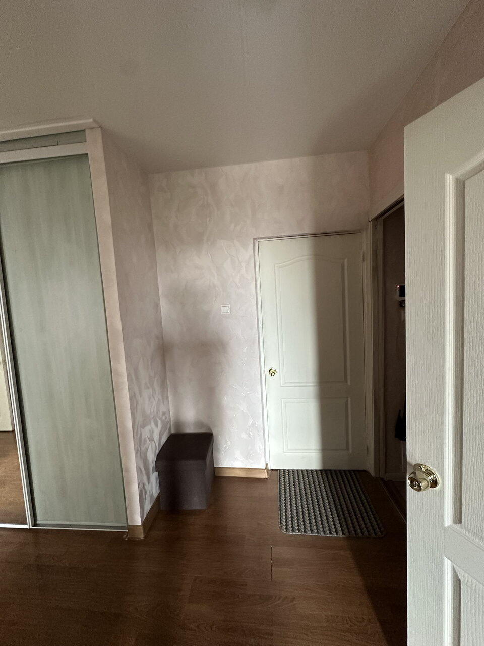 Как сделать прихожую ?