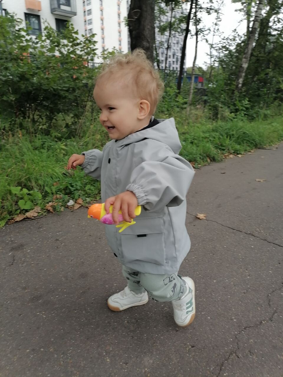 Хочет ходить сам